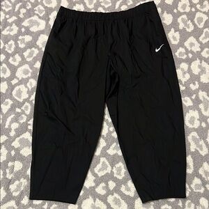 Nike Sportwear Essential Women’s High Rise Curve Pant